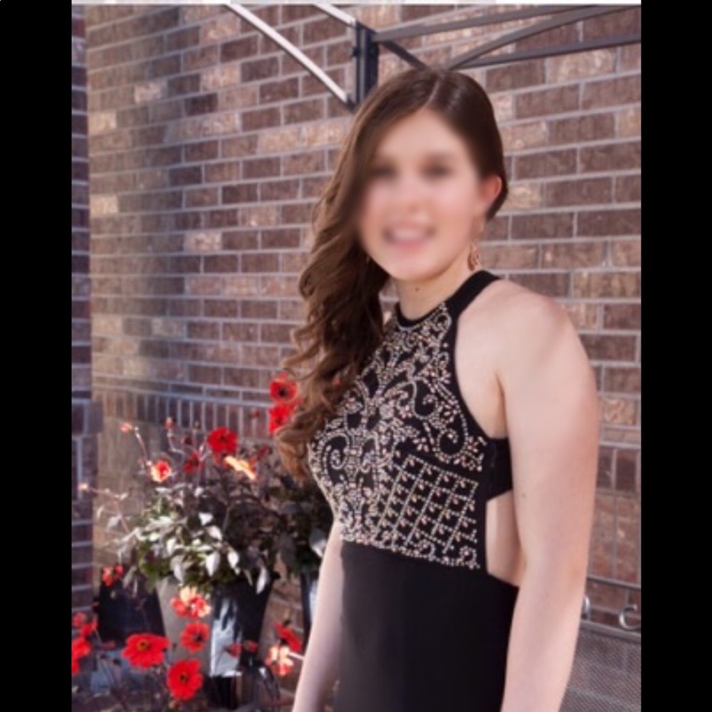 Prom dress - Picture 2 of 6